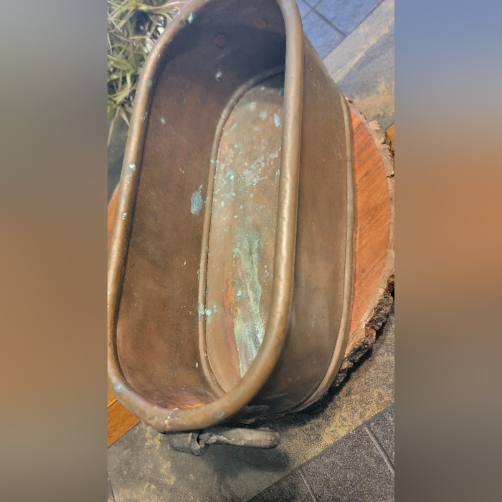 Antique Hand Crafted Copper Cauldron Vessel Tub Planter Cast Hnd Rivited Marked - Picture 4 of 13